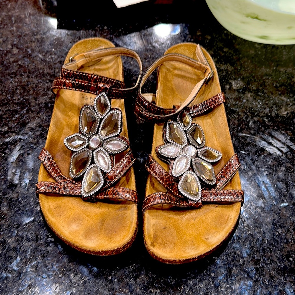 Brown strappy Birkenstock Sandals!